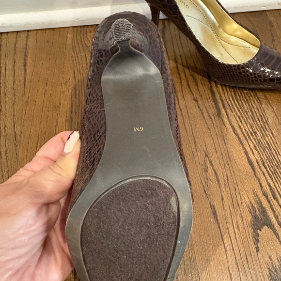Ann Marino Dark Brown Textured Heels - Picture 3 of 4